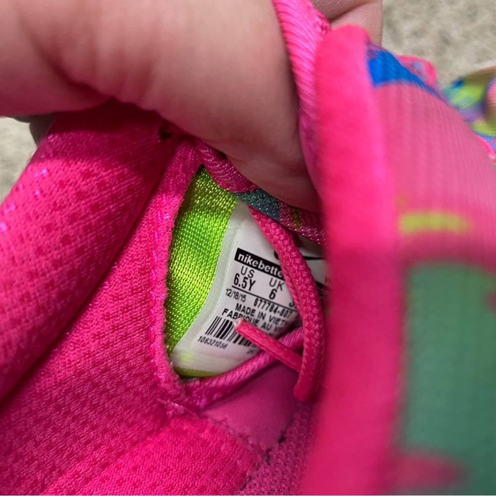 Nike Roshe one print girls 6.5 womens 8 sneakers colorful shoes pink blue green - Picture 6 of 6